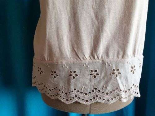 BRAND NEW!! Ladies Salmon Sleeveless Top with Anglaise Decoration Size 42