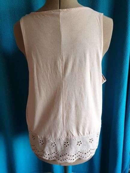BRAND NEW!! Ladies Salmon Sleeveless Top with Anglaise Decoration Size 42