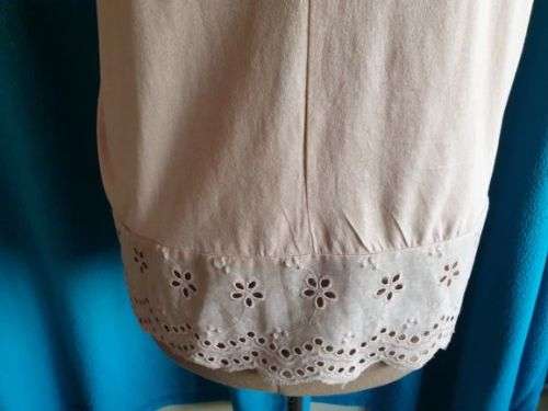 BRAND NEW!! Ladies Salmon Sleeveless Top with Anglaise Decoration Size 42