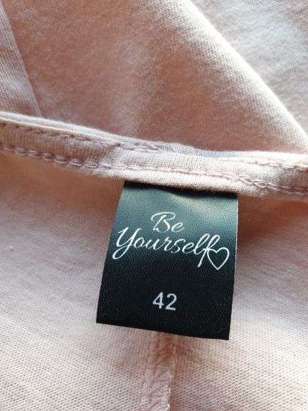 BRAND NEW!! Ladies Salmon Sleeveless Top with Anglaise Decoration Size 42