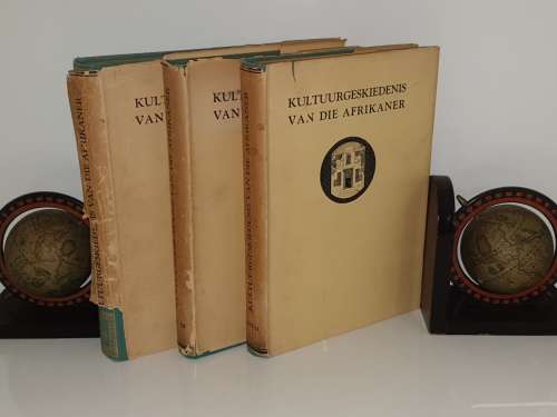 Kultuurgeskiedenis van die Afrikaner. Volledig in 3 Volumes. A4 grootte, swaar stel.