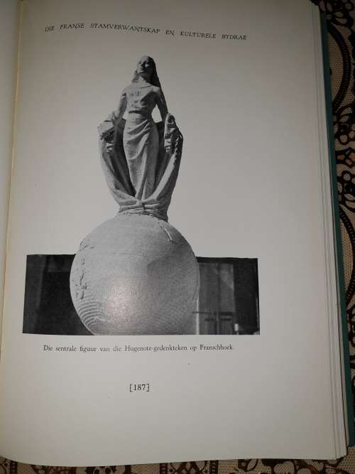 Kultuurgeskiedenis van die Afrikaner. Volledig in 3 Volumes. A4 grootte, swaar stel.