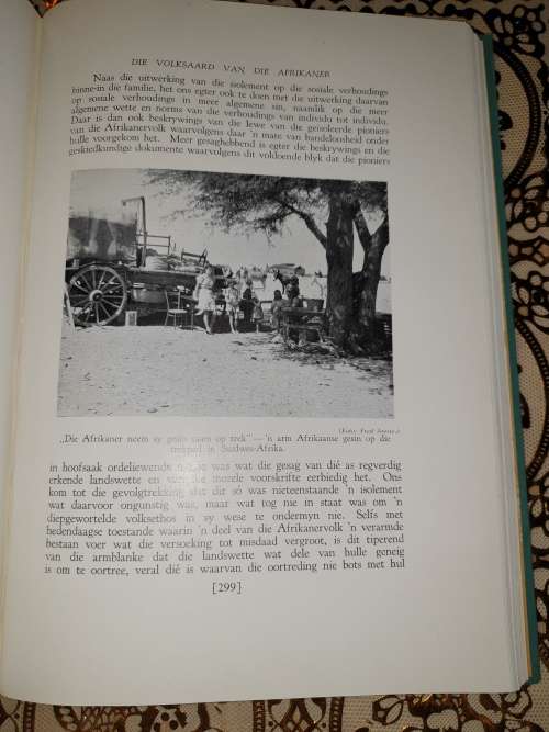 Kultuurgeskiedenis van die Afrikaner. Volledig in 3 Volumes. A4 grootte, swaar stel.