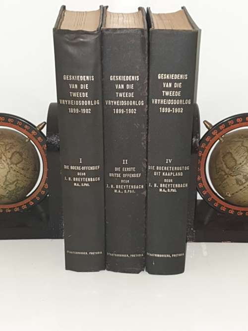 Geskiedenis van die 2de Vryheidsoorlog 1899-1902. J.H.Breytenbach. Vol 1,2 and 4.
