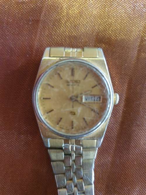 Large collection of watches/parts/etc. Some vintage.