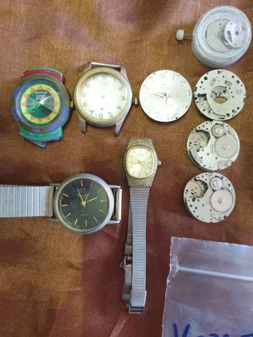 Large collection of watches/parts/etc. Some vintage.