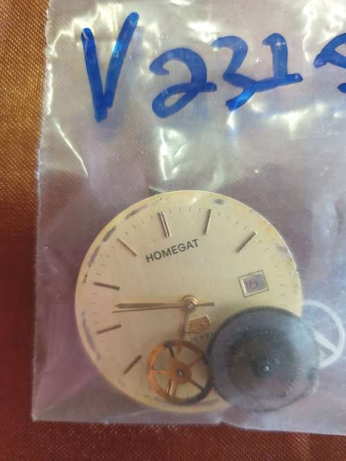 Large collection of watches/parts/etc. Some vintage.