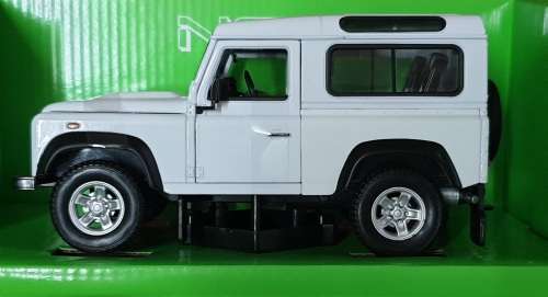 Land Rover Defender - 1:24-27. Nex Models. Welly Die Cast