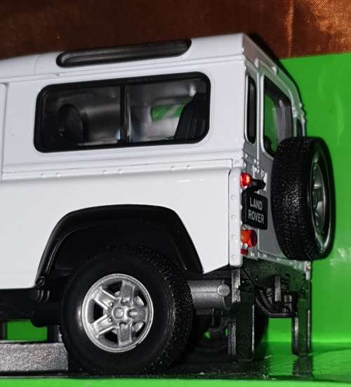 Land Rover Defender - 1:24-27. Nex Models. Welly Die Cast