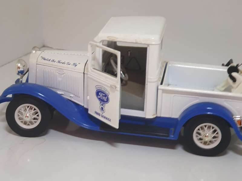 1934 Ford V8 Pick-up Van 1/18