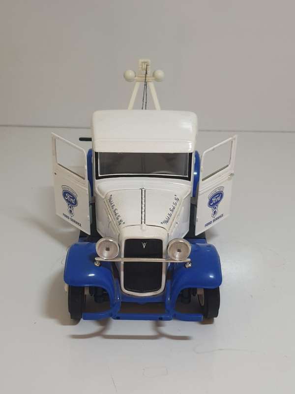 1934 Ford V8 Pick-up Van 1/18