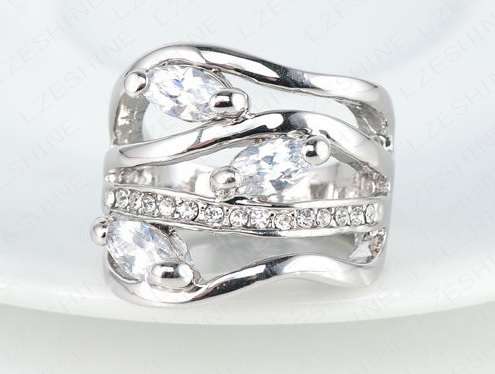 *** TOP Quality ***  18K Platinum Plated Beautiful Ring - Size 8