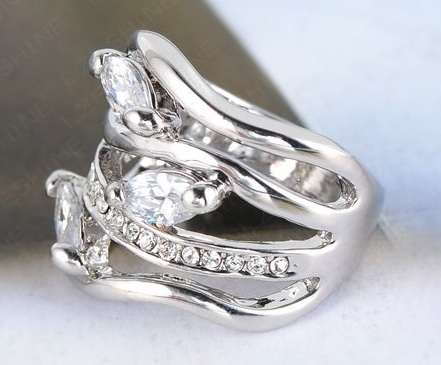 *** TOP Quality ***  18K Platinum Plated Beautiful Ring - Size 8