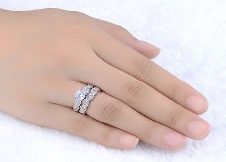 *** Exquisite *** AAA+ CZ - 925 Silver Plated Silver Ring Size 6 / 7