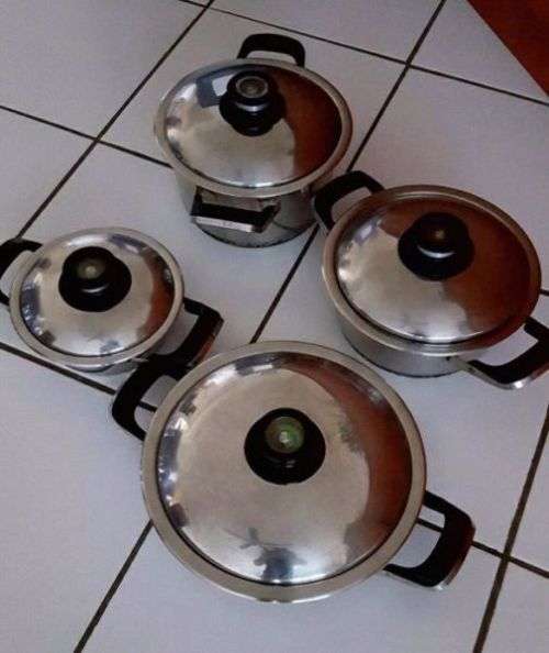 AMC 8 Piece Pot Set - Bargain. Crazy R1 Auction!!