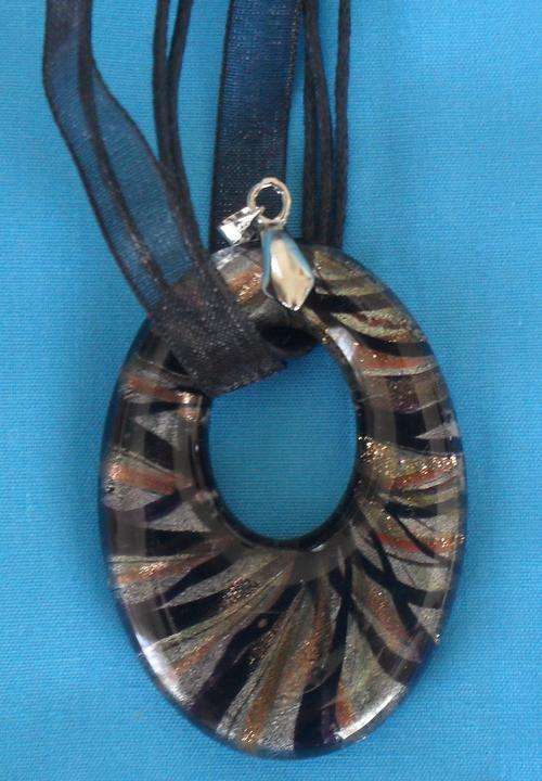 GORGEOUS MURANO GLASS STYLE PENDANT - R1 START, NO RESERVE !! Other Colours Available .....