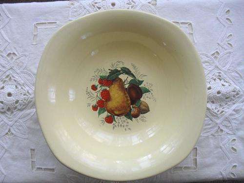 Lovely Set of 4 Dessert Bowls with Fruit Motifs - See All The Photos !