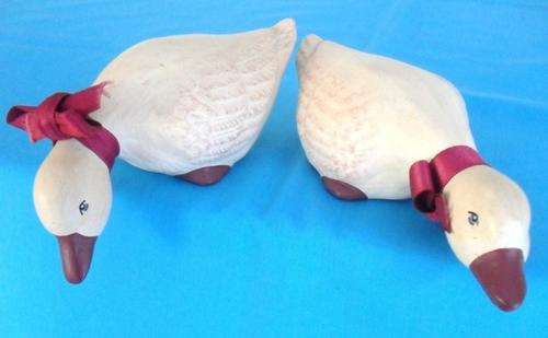 CUTE PAIR OF GEESE SHELF ORNAMENTS - LOOKING FOR A GOOD HOME ! (NO RESERVE)