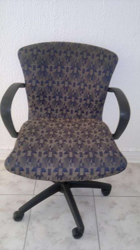 OFFICE CHAIRS ON WHEELS