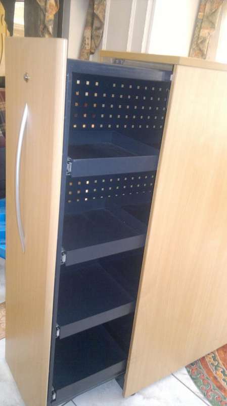 FILING CABINET WITH METAL DRAWS