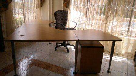 EXECUTIVE OFFICE DESK