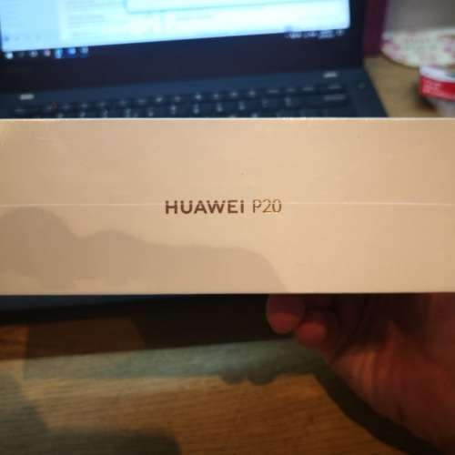 *R1 auction* BOXED new Huawei P20 64 gig with warranty