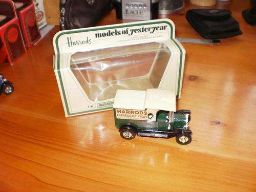 MATCHBOX YESTERYEAR Y-12 1922 Ford Model T Van Harrods