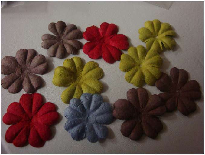 Mixed paper flowers - approx 25mm