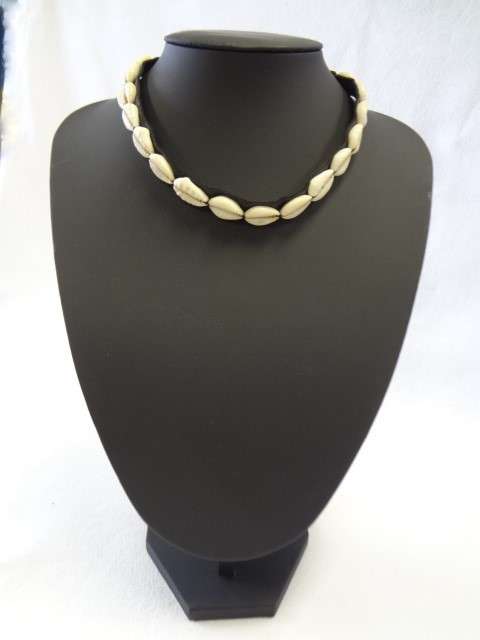 Costume Jewellery Necklace Cowrie shell choker - as per photo