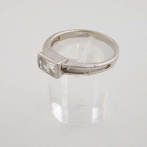 925 Sterling Silver Ring weight 4g size O as per photo