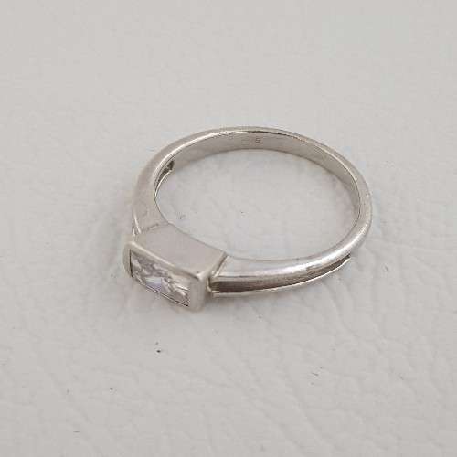 925 Sterling Silver Ring weight 4g size O as per photo