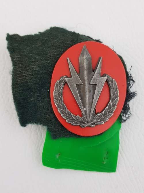 4 SA Infantry Cap Badge as per photo