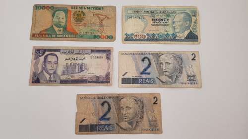 Lot of 10 International banknotes as per photo