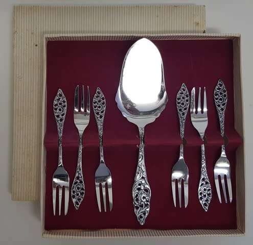 Elwezetta Chrome Plated Cake Lifter & 6 Cake Forks in box as per photo