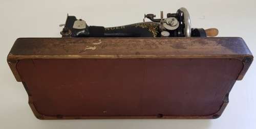 Singer sewing machine as per photo