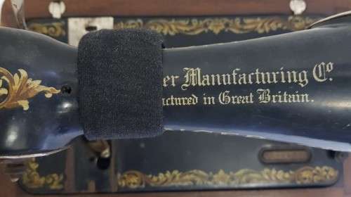 Singer sewing machine as per photo