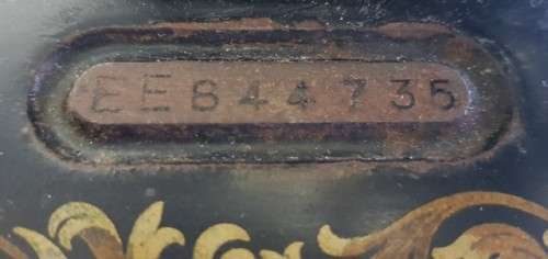 Singer sewing machine as per photo