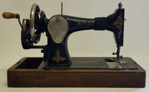 Singer sewing machine as per photo