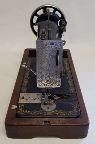 Singer sewing machine as per photo