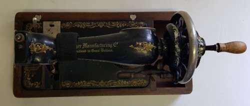 Singer sewing machine as per photo