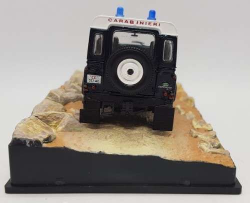 Bond 007 - Qunatum of Solace - Land Rover Defender model car as per photo