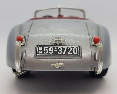 1948 Jaguar XK-120 ERTL 1:18 model car as per photo
