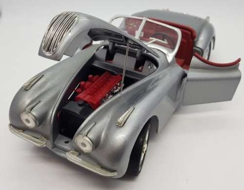 1948 Jaguar XK-120 ERTL 1:18 model car as per photo