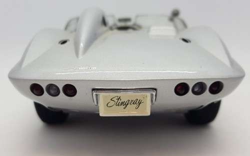 1959 Chevrolet Corvette Stingray Racer AutoArt model car as per photo