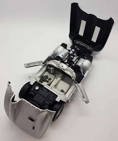 1959 Chevrolet Corvette Stingray Racer AutoArt model car as per photo