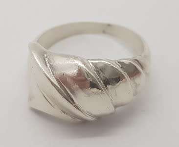 925 Sterling Silver Ring weight 3,9g as per photo