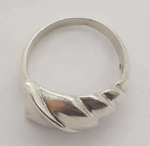 925 Sterling Silver Ring weight 3,9g as per photo
