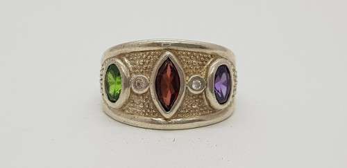 925 Sterling Silver Ring weight 4.6g size Q as per photo