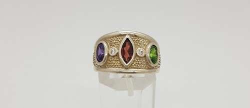 925 Sterling Silver Ring weight 4.6g size Q as per photo