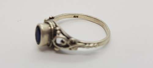 925 Sterling Silver Ring weight 2.3g size Q as per photo